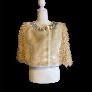 Donna Vinci faux fur cape with matching hand warmer BNWOT. Gorgeous1